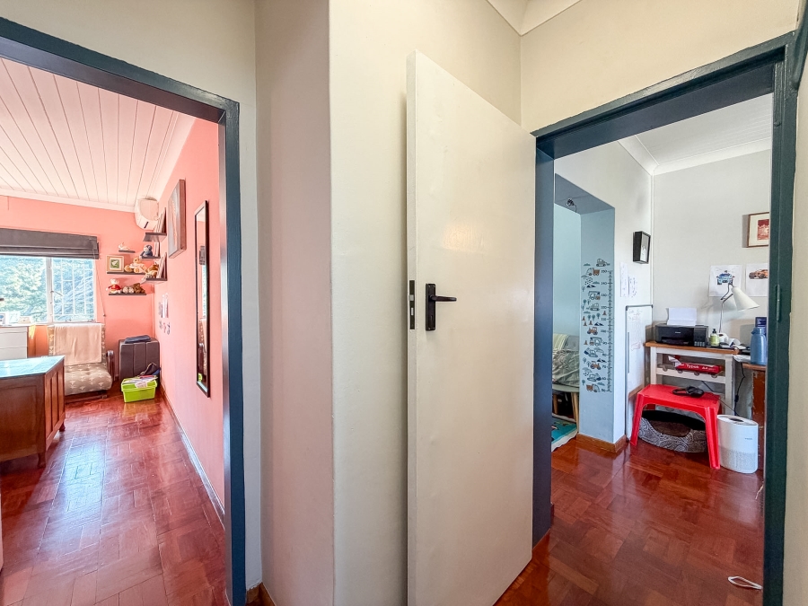 1 Bedroom Property for Sale in Vredehoek Western Cape